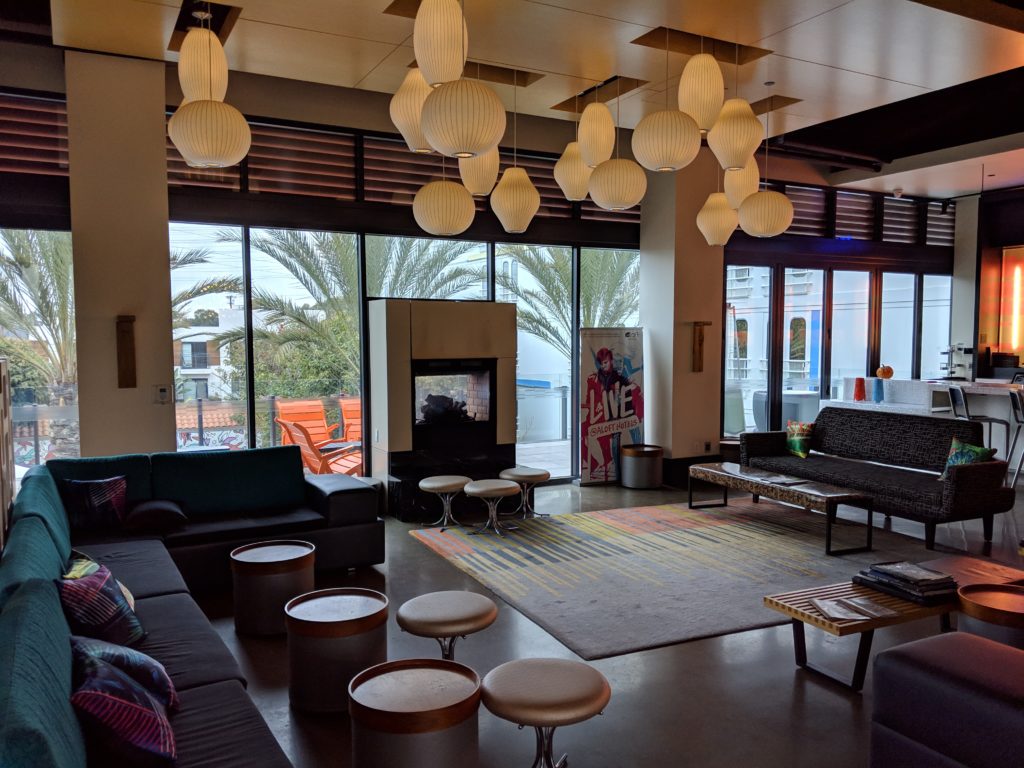 Aloft El Segundo WXYZ Lounge